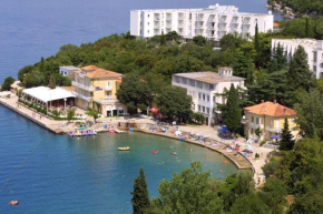  Hotel Adriatic  Омишаль